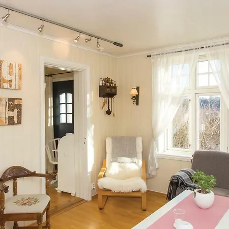 Two-bedroom In 아파트 *